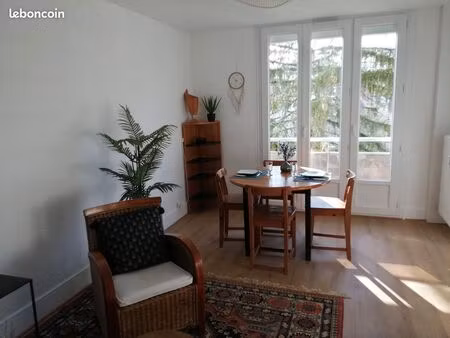 joli f3 de 52 m2 meublé avec 2 chambres