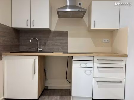 beau 2 pièces à louer – idéalement situé – refait à neuf