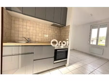 location appartement  m² t-2 à courmelles  330 €