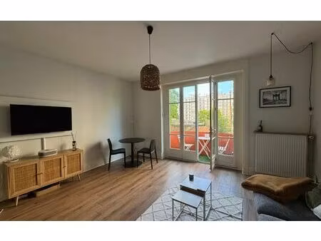 location appartement  69.35 m² t-3 à lyon 4  1 280 €