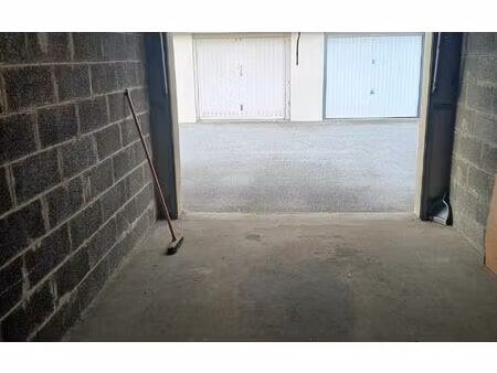 location stationnement  15 m² t- à toulon  130 €