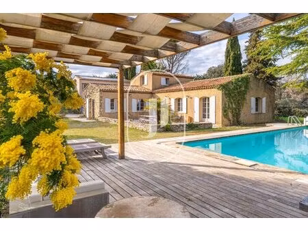 propriété au calme absolu avec vue sainte-victoire