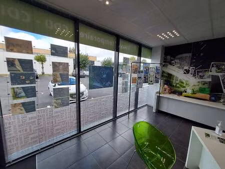 vente bureaux et commerces à la roche-sur-yon zad - zi nord (85000) : à vendre / 178m² la 