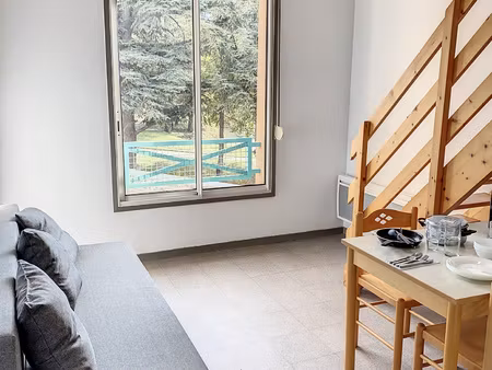 duplex meublé de 28.4 m2 avec locataire en place au domaine