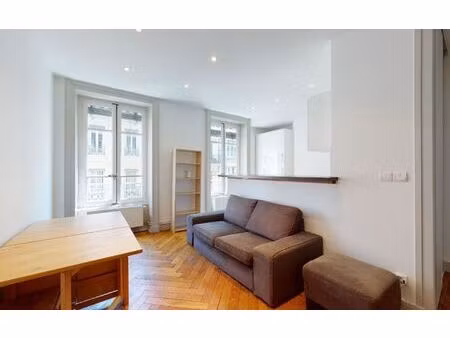 location appartement  67.94 m² t-3 à lyon 1  1 200 €