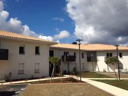 a qqs mns du centre de martignas  ds rés. bbc  t2 trés récent (2015)  terrasse  2 pkgs