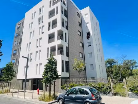 t2 avec balcon et parking à montpellier