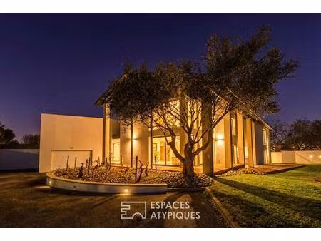 contemporaine avec bureaux indépendants et piscine chauffée proche de blagnac