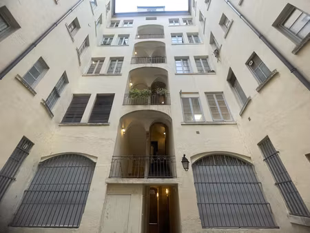 bureaux de 105.85m² - lyon 01 hotel de ville