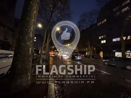 location commerce paris 75008