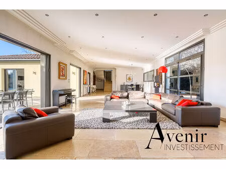 ecully - maison 7 pièces 300 m2 + 120 m2 sous sol - piscine