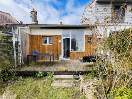 maison de 2 pièces principales avec jardin