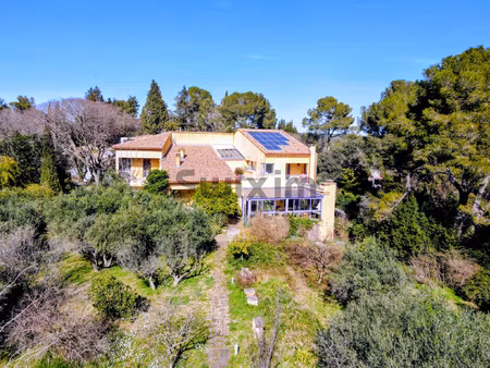 maison d'architecte de 295m2 + dépendances  sur les hauteurs