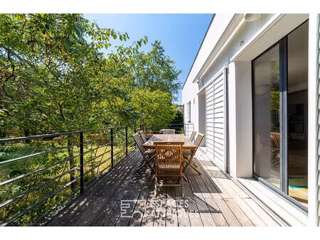 maison d'architecte avec piscine dans un environnement préservé à puygouzon