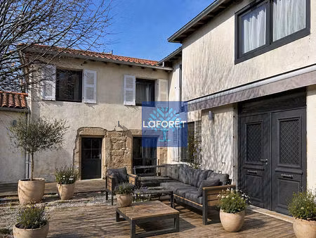 soleymieux maison atypique 260 m2 avec piscine 5 chambres
