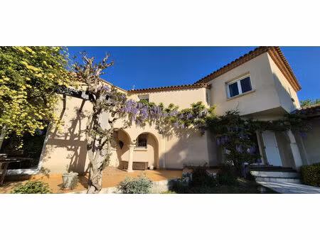 superbe villa de 200 m² sise sur un jardin paysager de 1879 m²
