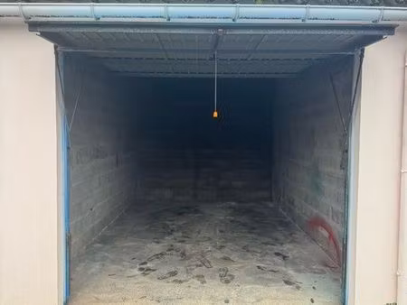 location garage proche arago