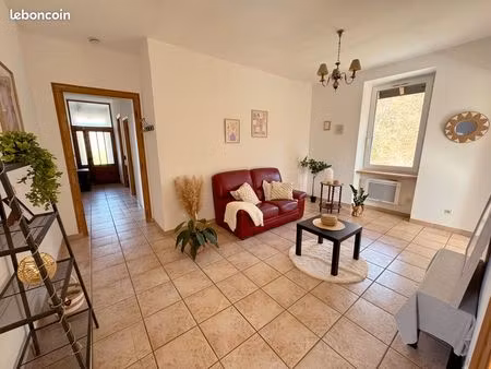 t5 lumineux 104 m² – balcon sud – vue nature – 19 min frontière suisse