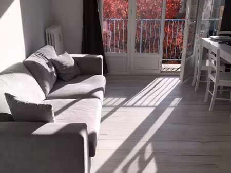 grand t3 traversant très lumineux avec balcon + parking