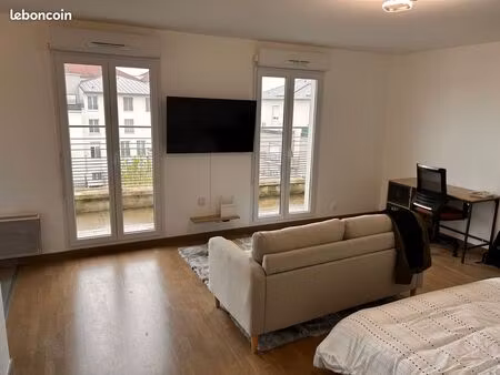 grand studio meublé avec terrasse · 35.5 m² - quartier bord de l'eau