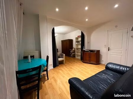 appartement meublé idéalement situé avec parking