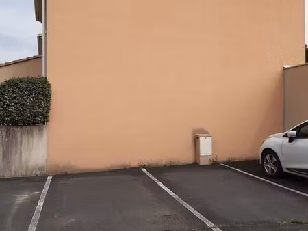 emplacement parking a louer