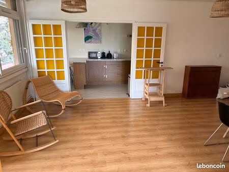 t4 meublé de 89 m² avec 3 chambres  balcon  parking et cave