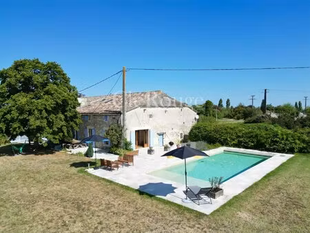 duras - propriété de caractère avec gîte et piscine