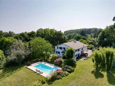 proche d'eymet - maison de 5 chambres avec piscine idéale famille ou gîte
