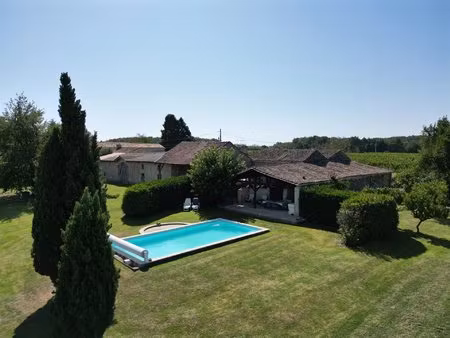 gensac - belle maison de charme avec dépendances et vues dégagées