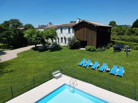 belle propriété composée de 3 maisons  granges et piscine  à seulement 50 minutes de...