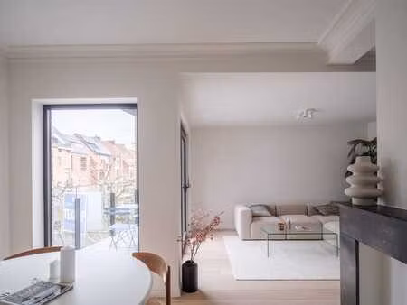 stijlvol gerenoveerd 2-slaapkamerappartement met meerdere...