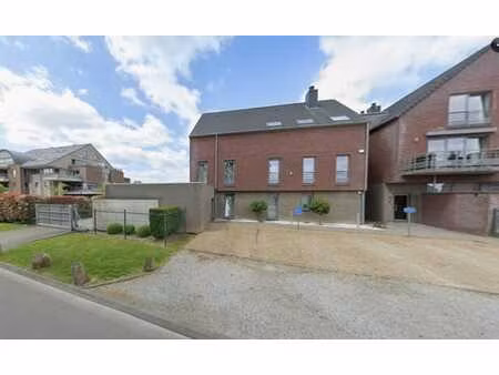 bel appartement au rdc + garage