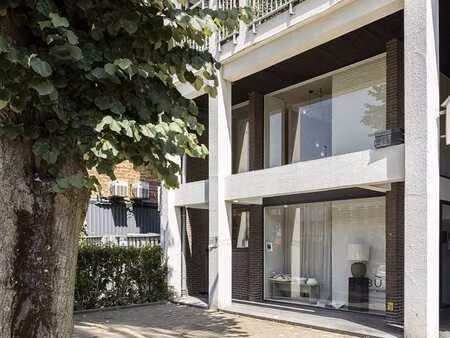 immeuble commercial duplex brutalist chic au cœur de mortsel