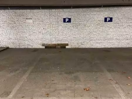 emplacement de parking couvert situé à saint-gilles.