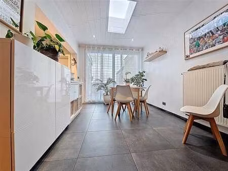 chouette maison habitable rapidement + jardin. peb b !