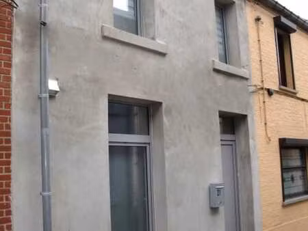 très belle maison rénovée en 2 façades avec 3 chambres