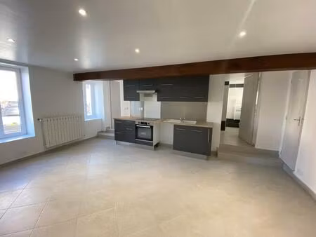 appartement f2 refait à neuf en centre ville de mouroux