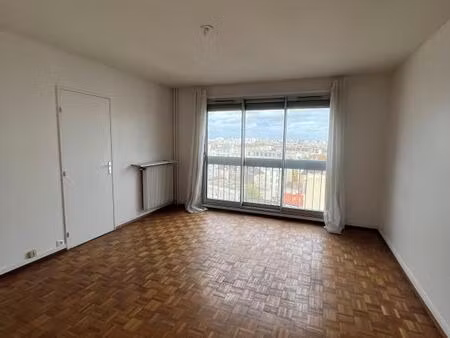 studio lumineux - vue degagee - st denis