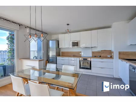 lumineux 3 pièces 2 chambres avec terrasse et vue dégagée