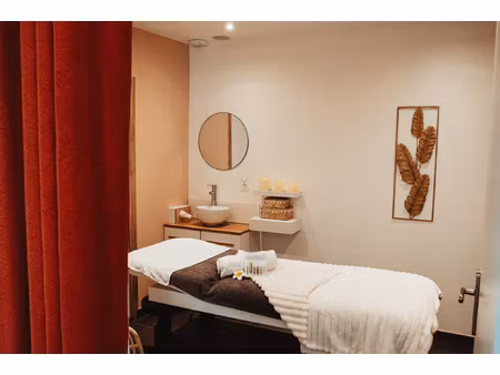 institut de beauté 65 m2 - local très récent  décoration soi