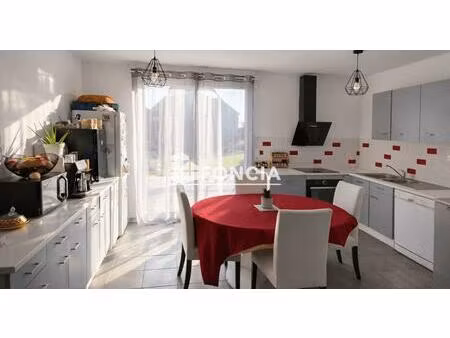 maison récente de plain-pied avec grand terrain et garage