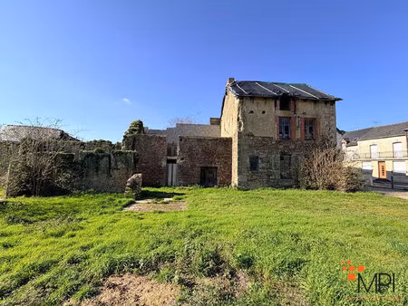 bâtisse ancienne à réhabiliter en plein coeur de saint-méen-le-grand ? fort potentiel de r