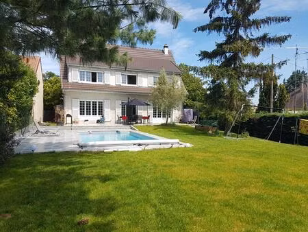 yerres   propriété de standing 205 m²   piscine chauffée   secteur recherché