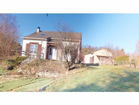 maison traditionnelle d'environ 160 m2 habitable sur 2 nivea