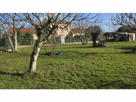 eaunes  terrain plat constructible d'environ 644 m²