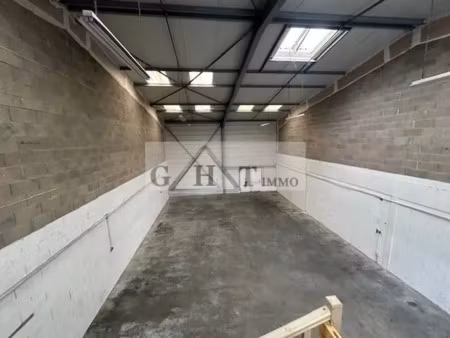 entrepot 222m² a louer pringy