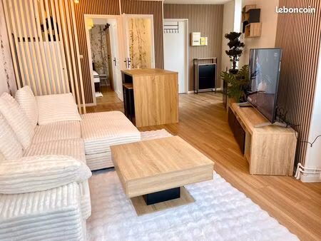 f2 meublé avec une vue imprenable