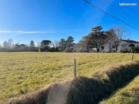 terrain 673 m² revel