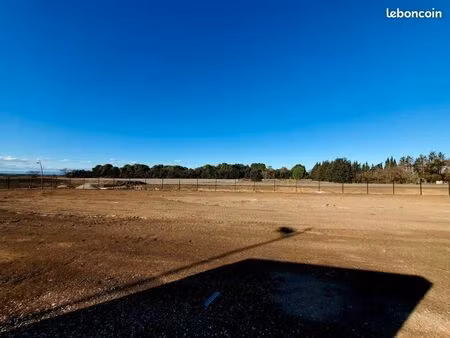 terrain 379 m² vias